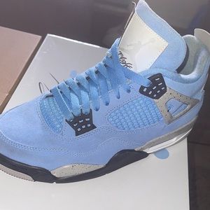 Air Jordan Retro 4 “University Blue”